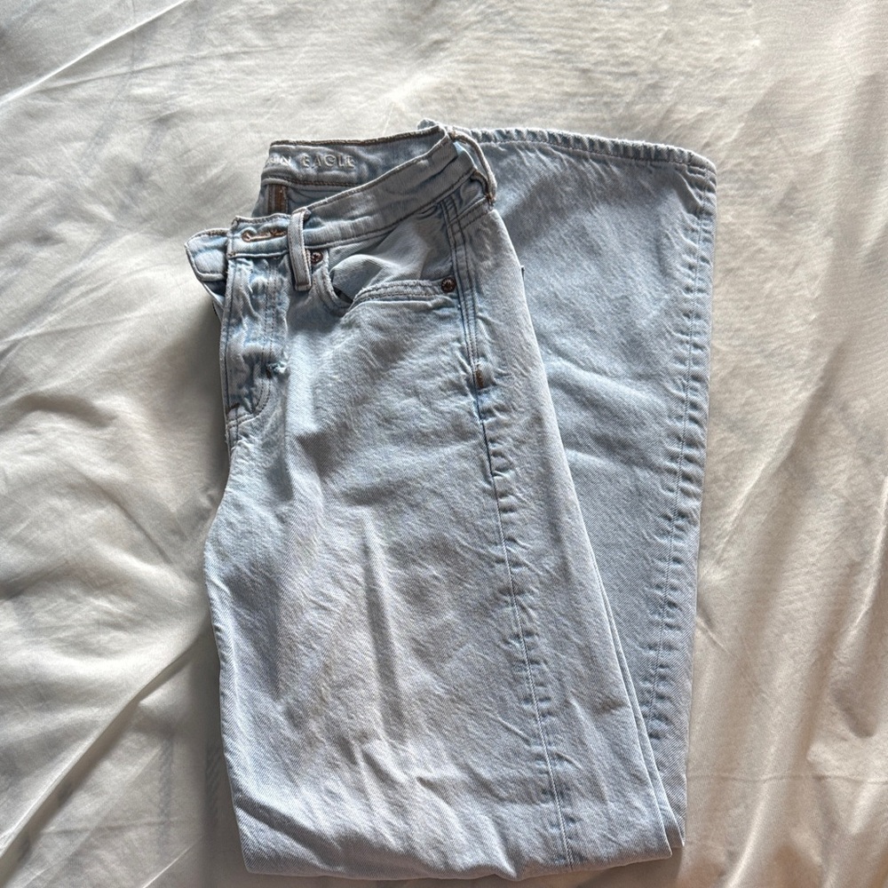 Light Wash American Eagle Jeans